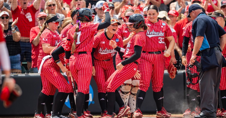 Huskers Hold Off Lopes to Advance to Super Regionals