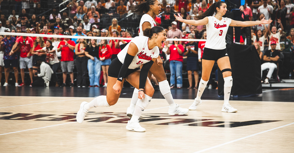 No. 1 Nebraska Sweeps No. 2 Texas in Players Era Showcase