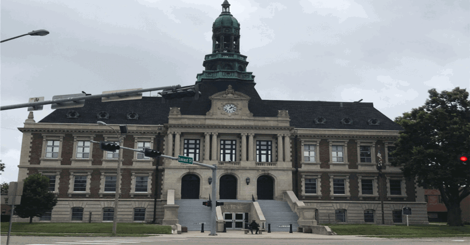 Front of the Hall County courthouse building.